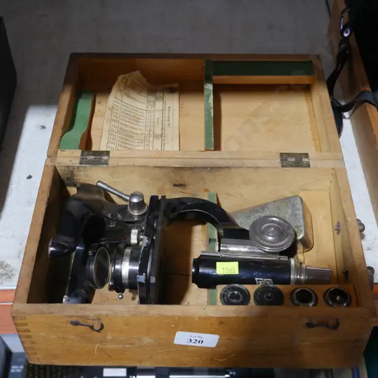 Microscope