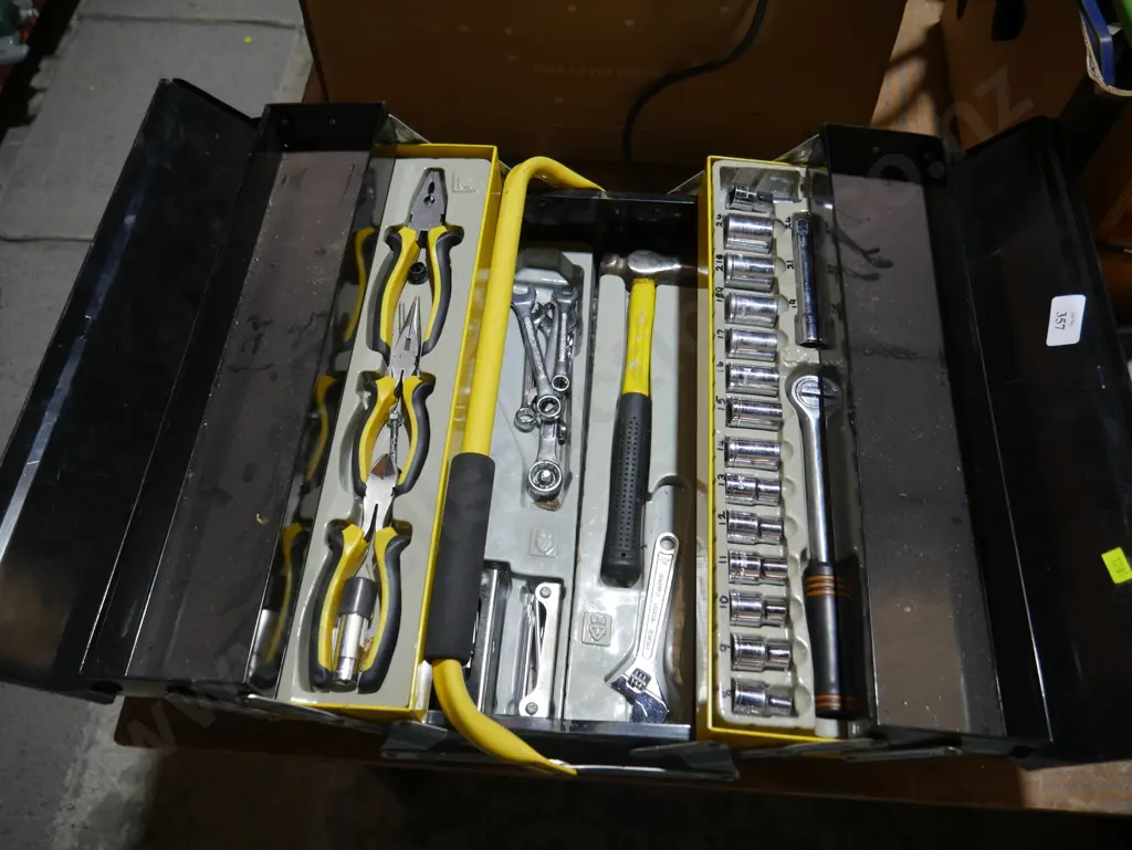 Toolbox and contents Image 1++