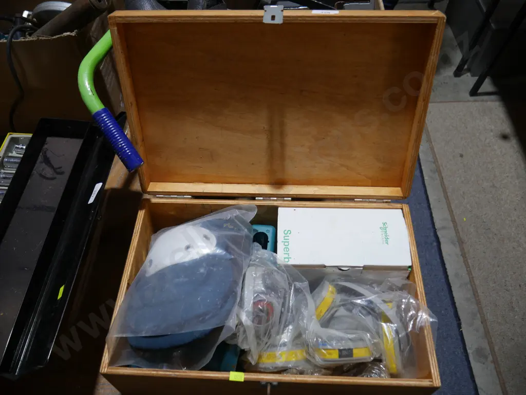 Battery drill, respirator etc Image 1++