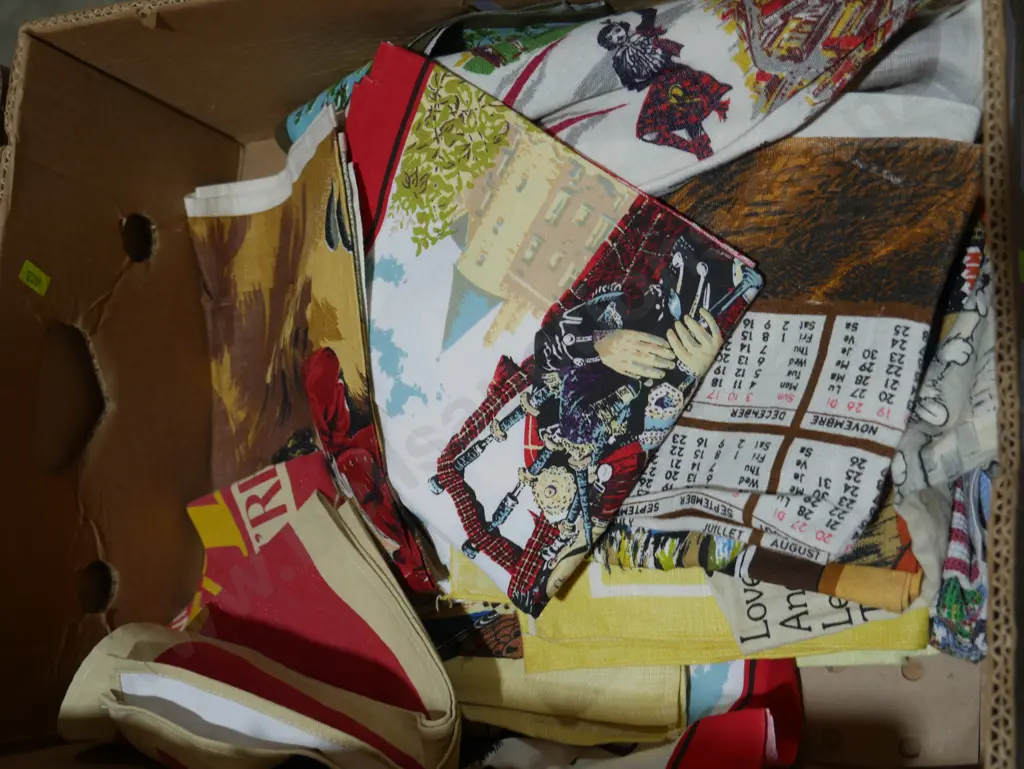 Assorted tea towels Image 1++