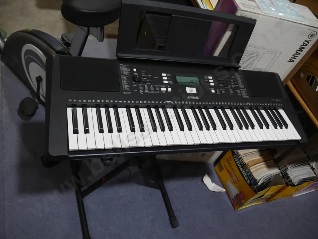 Yamaha keyboard & stand Image 1++