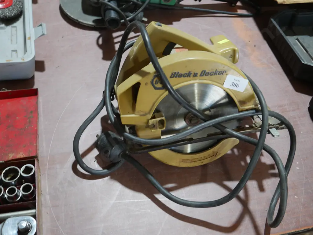 Black and Decker circular saw Image 1++