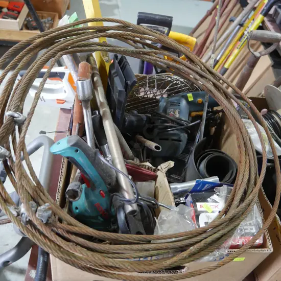 Assorted workshop sundries and wire rope