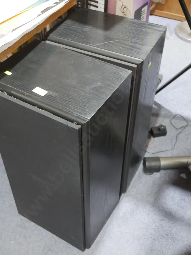 Two speakers Image 1++
