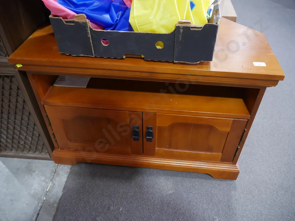 Corner TV stand Image 1++