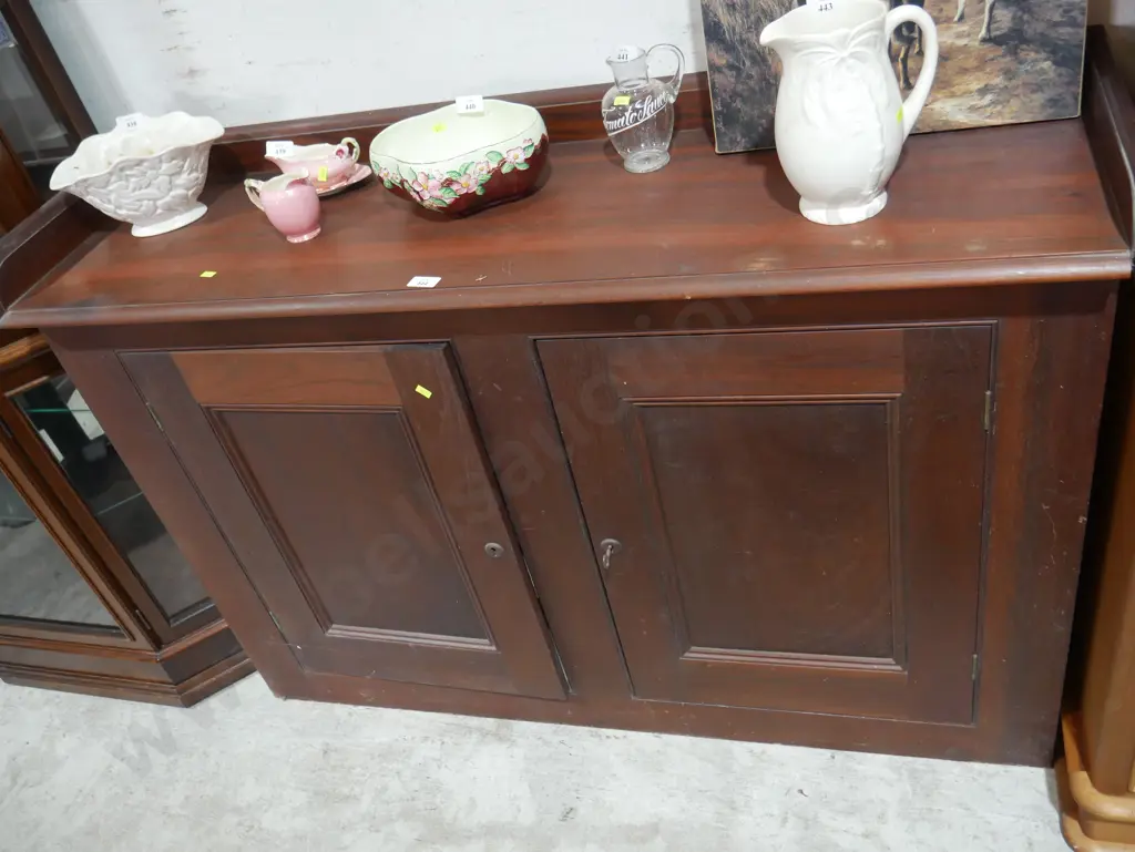 Sideboard Image 1++