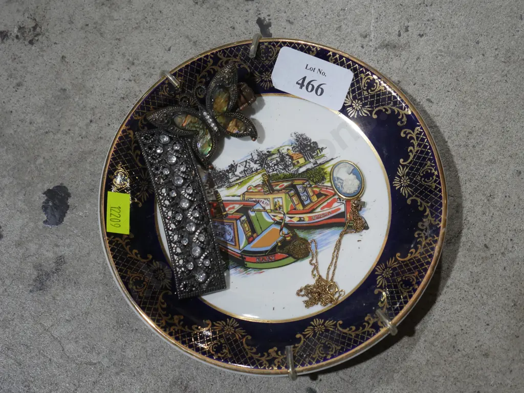 Jewellery and plate Image 1++
