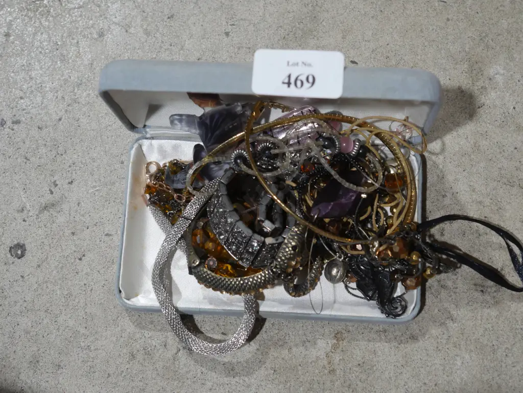 Assorted jewellery Image 1++