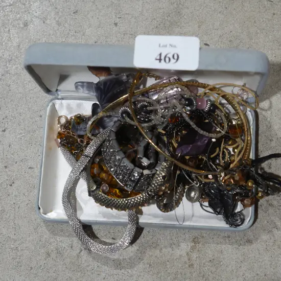 Assorted jewellery