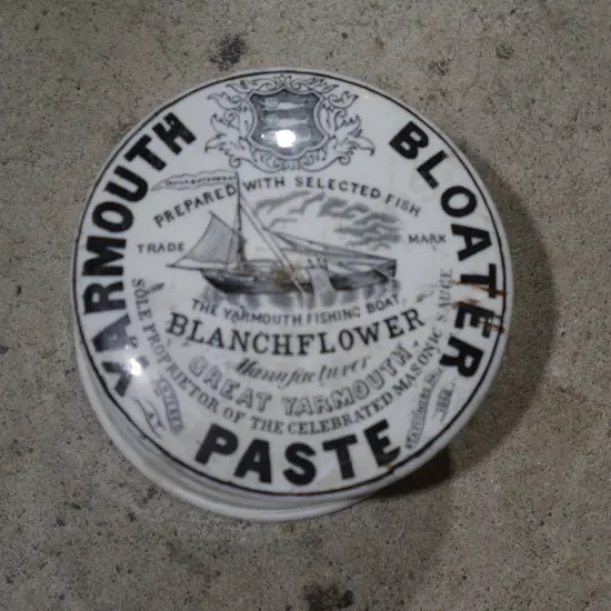 Paste container