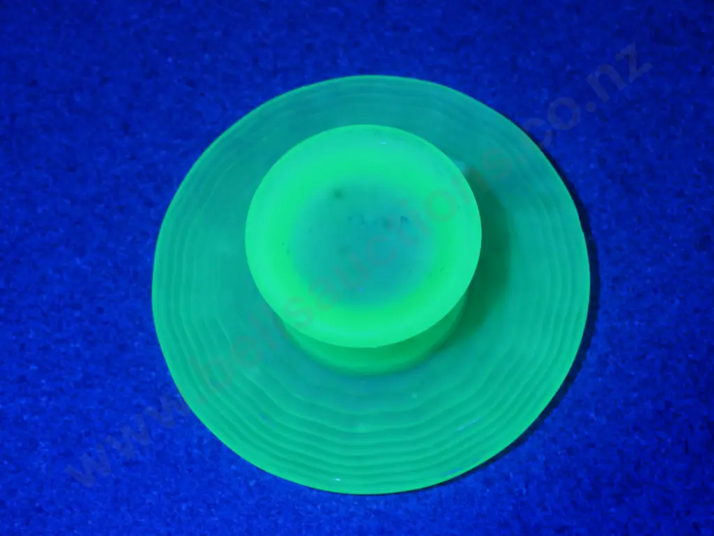 Uranium vase Image 1++