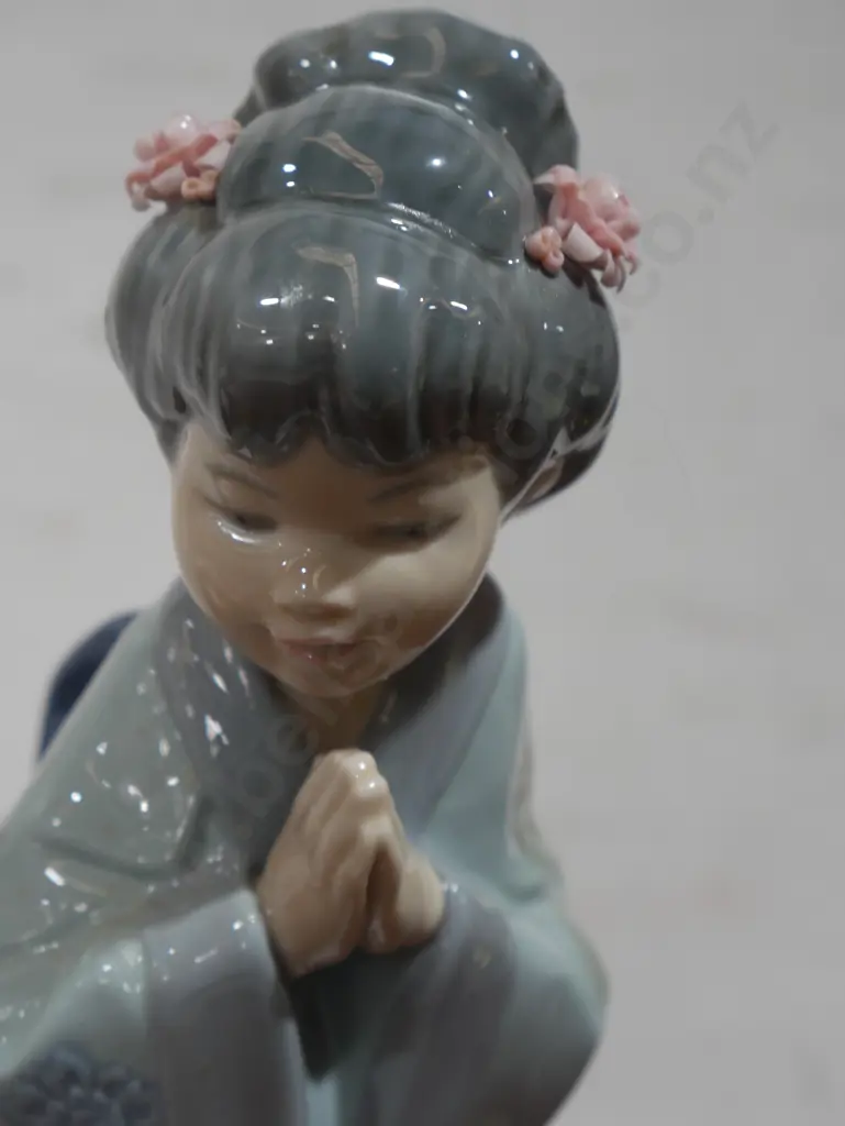 Lladro oriental figurine Image 1++