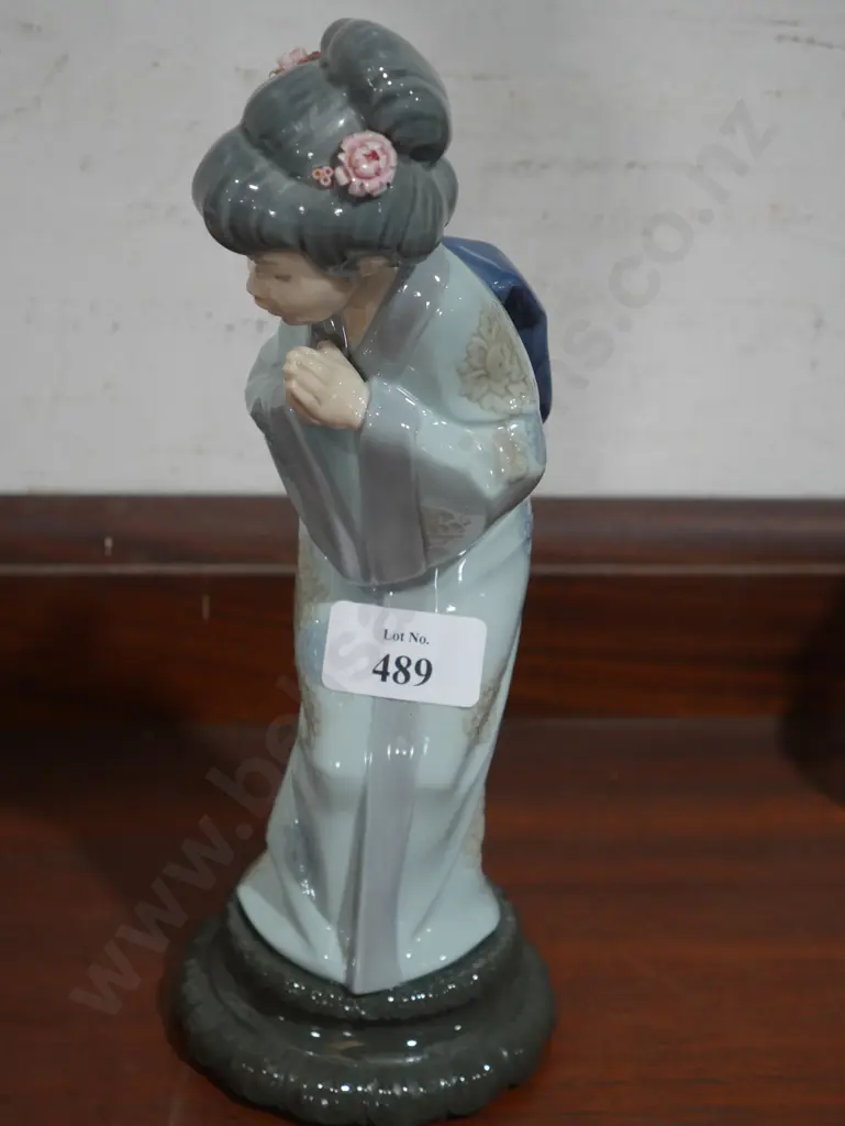 Lladro oriental figurine Image 1++