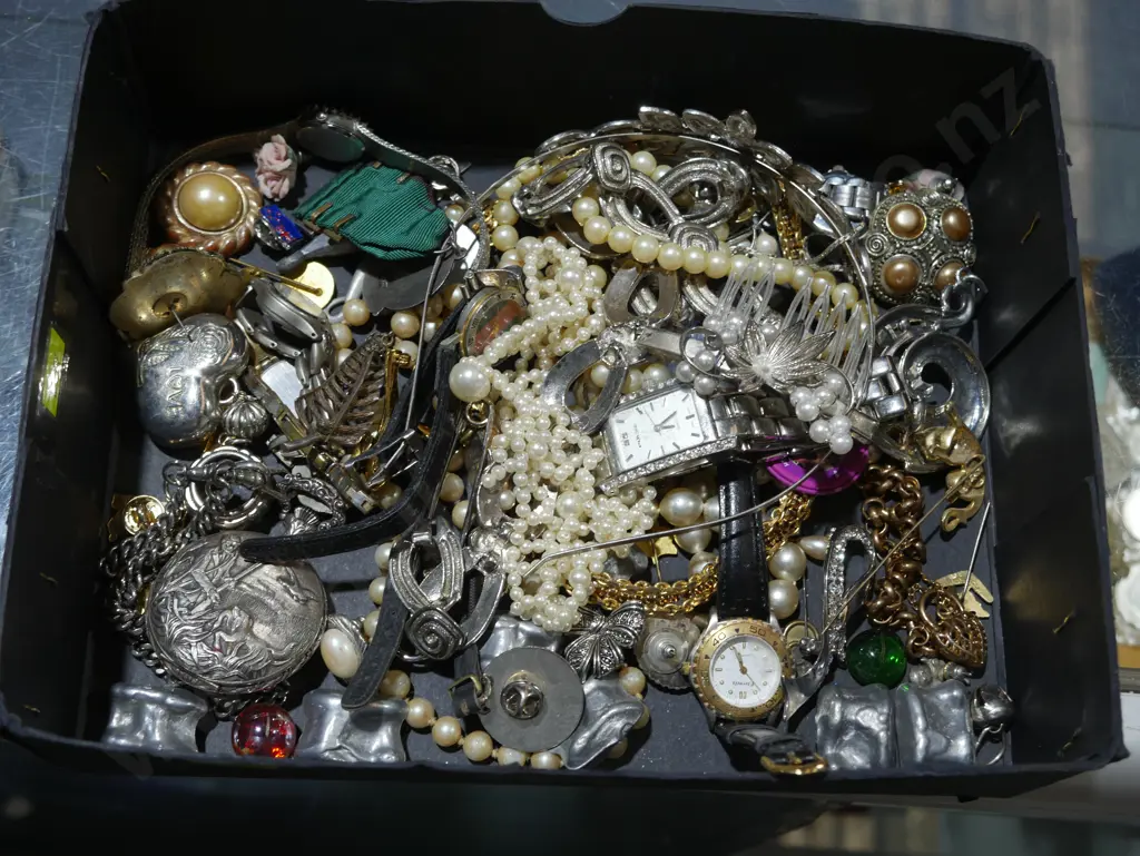 Assorted jewellery Image 1++