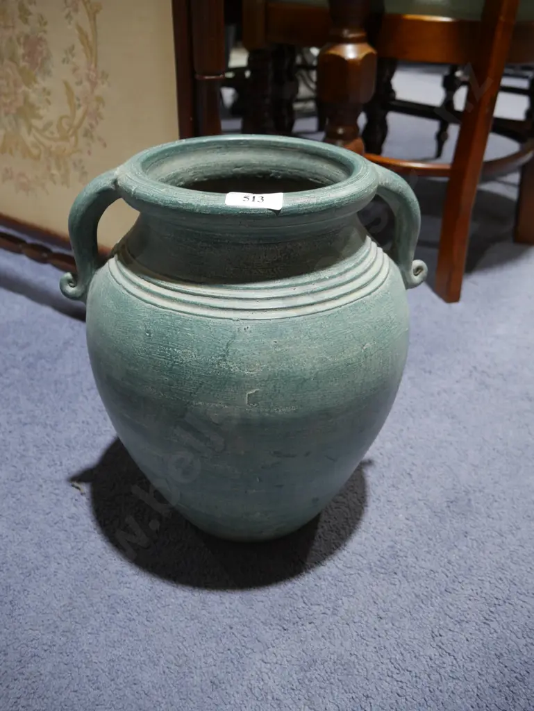 Pottery urn vase Image 1++