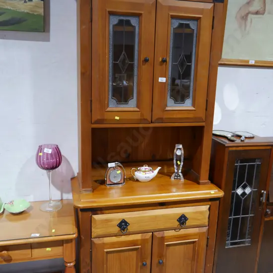 Hutch dresser