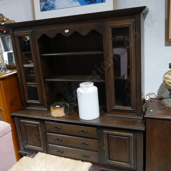 Hutch dresser