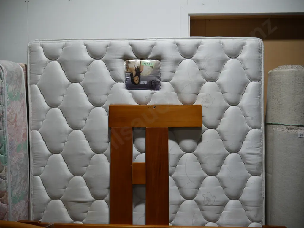 Queen slat bed Image 1++