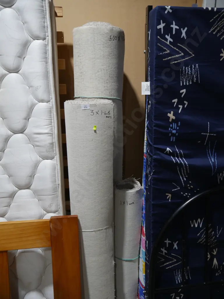 3 rolls of carpet Image 1++