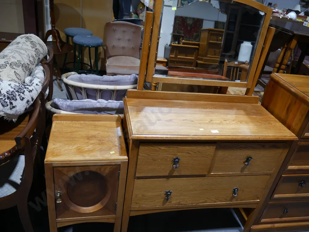 Oak dresser and bedside cabinet Image 1++