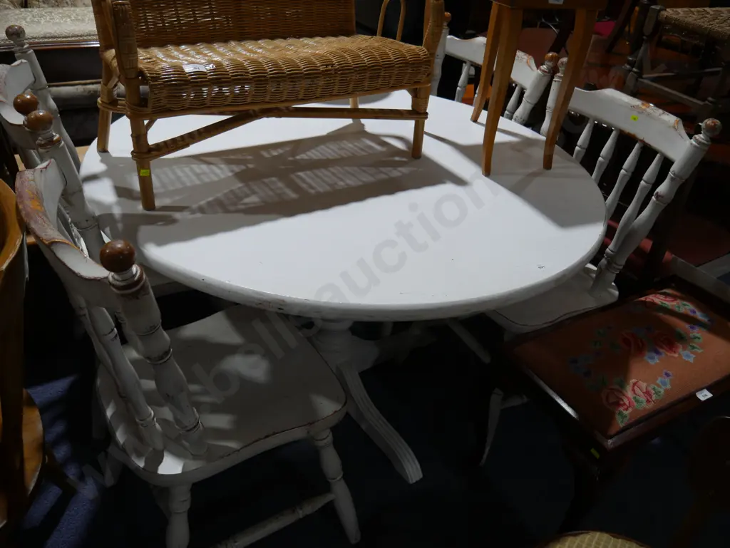 White round dining table and four chairs Image 1++