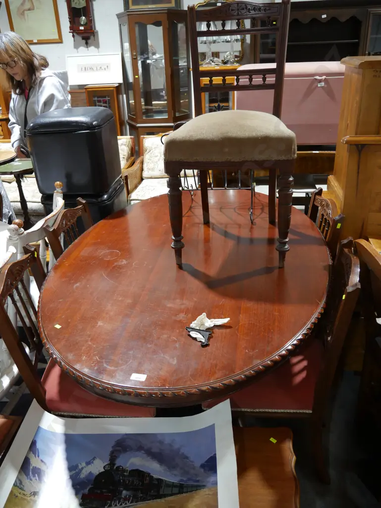 Oval rope edge dining table and 5 chairs Image 1++