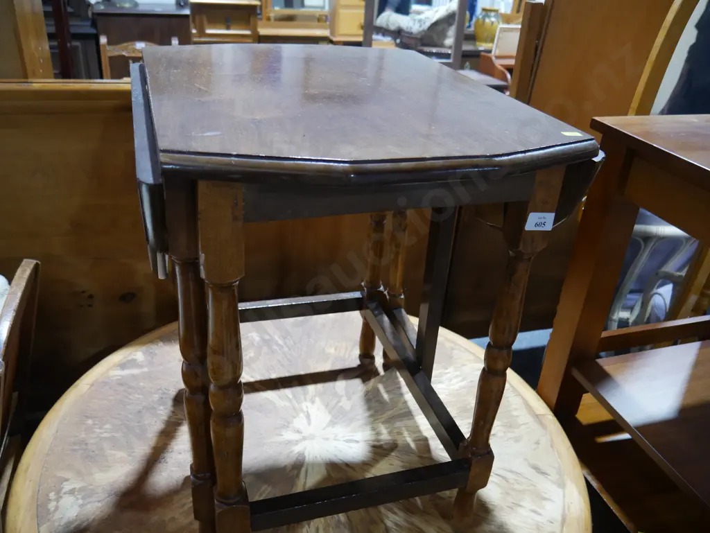 Drop leaf side table Image 1++