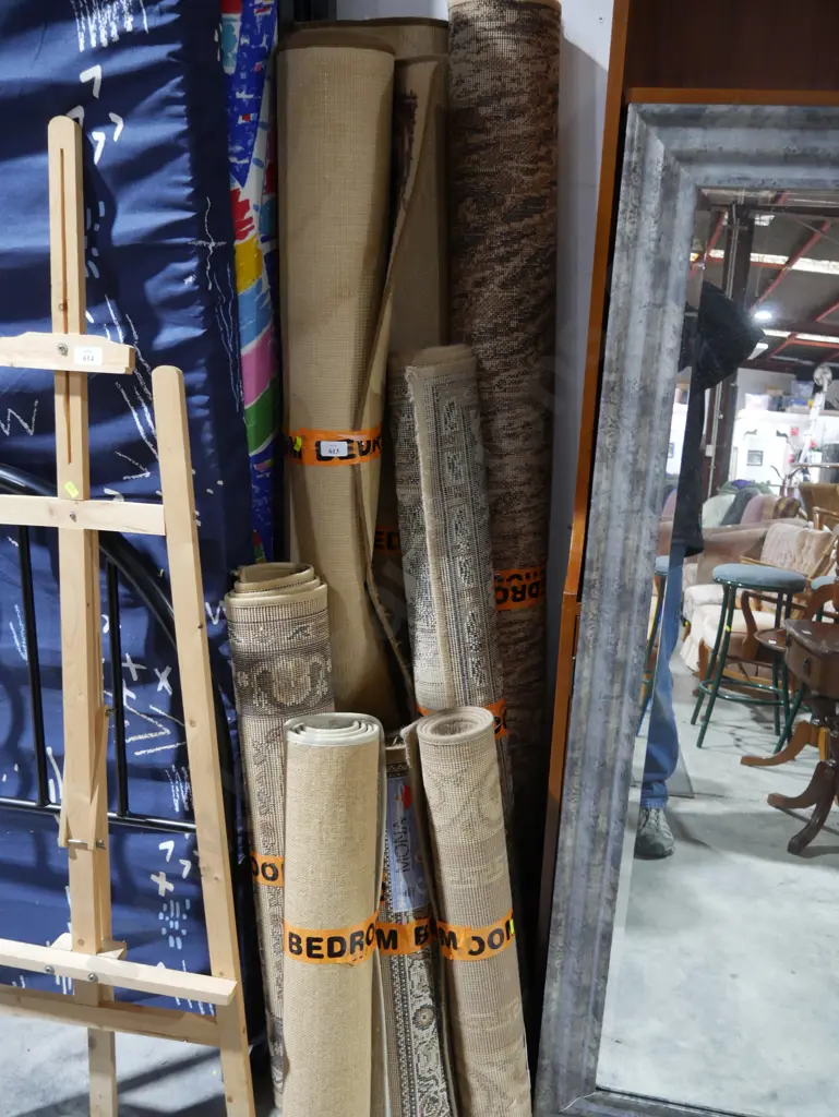 Assorted floor rugs Image 1++