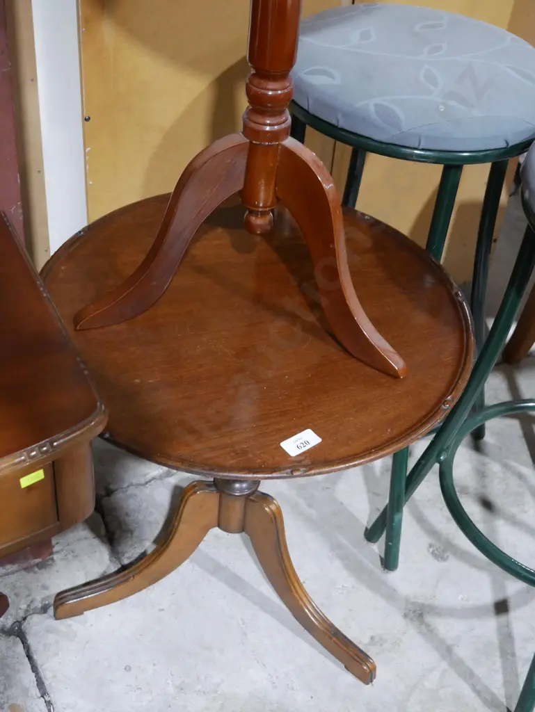 Wine table Image 1++