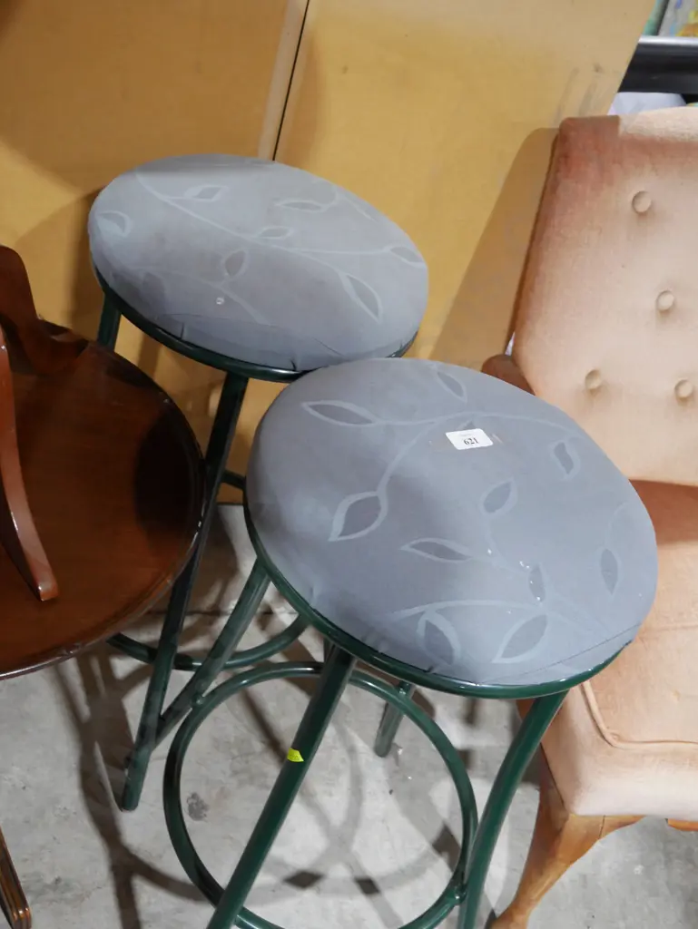 Pair of barstools Image 1++