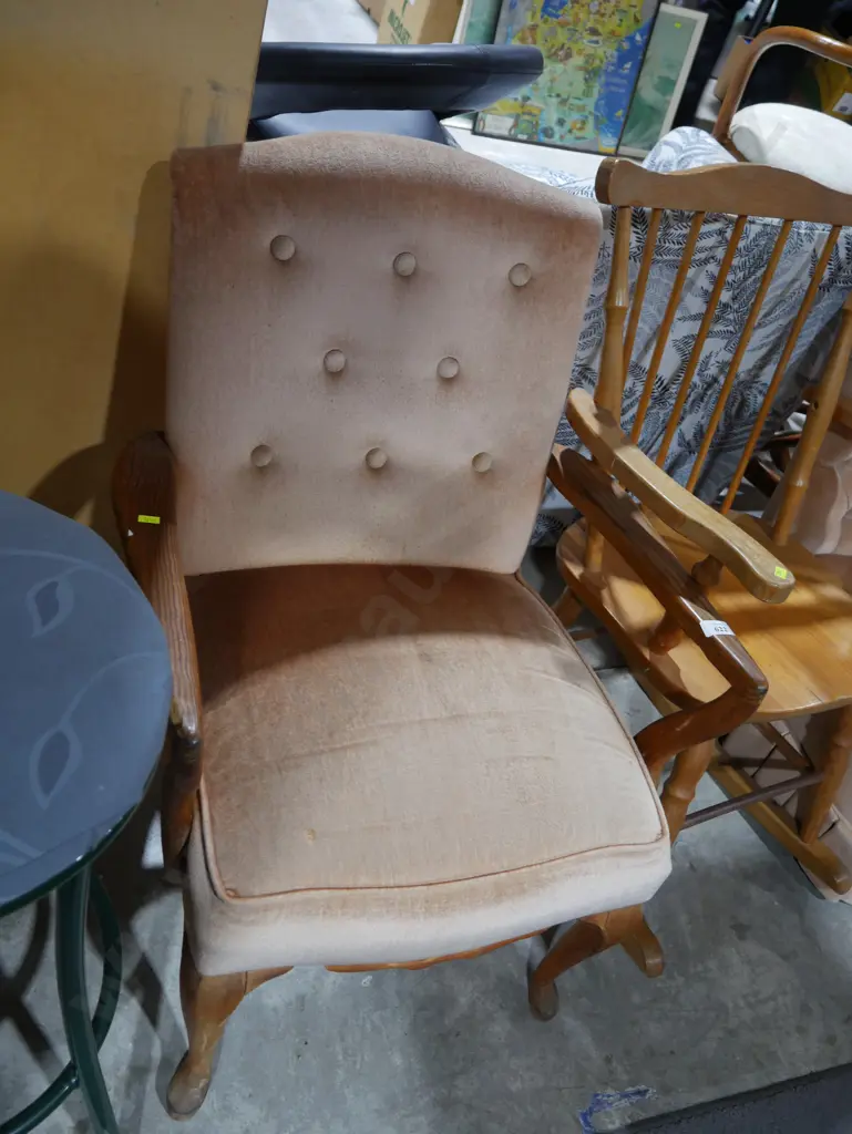 Elbow chair Image 1++