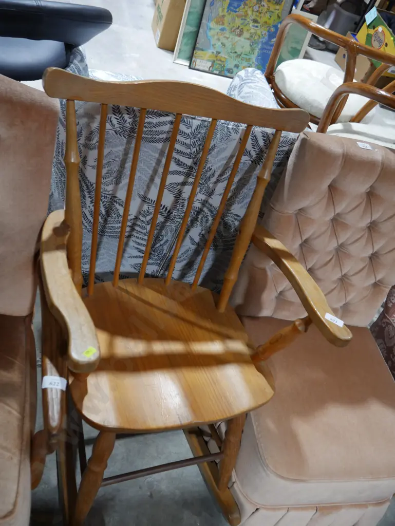 Wooden rocking chair Image 1++