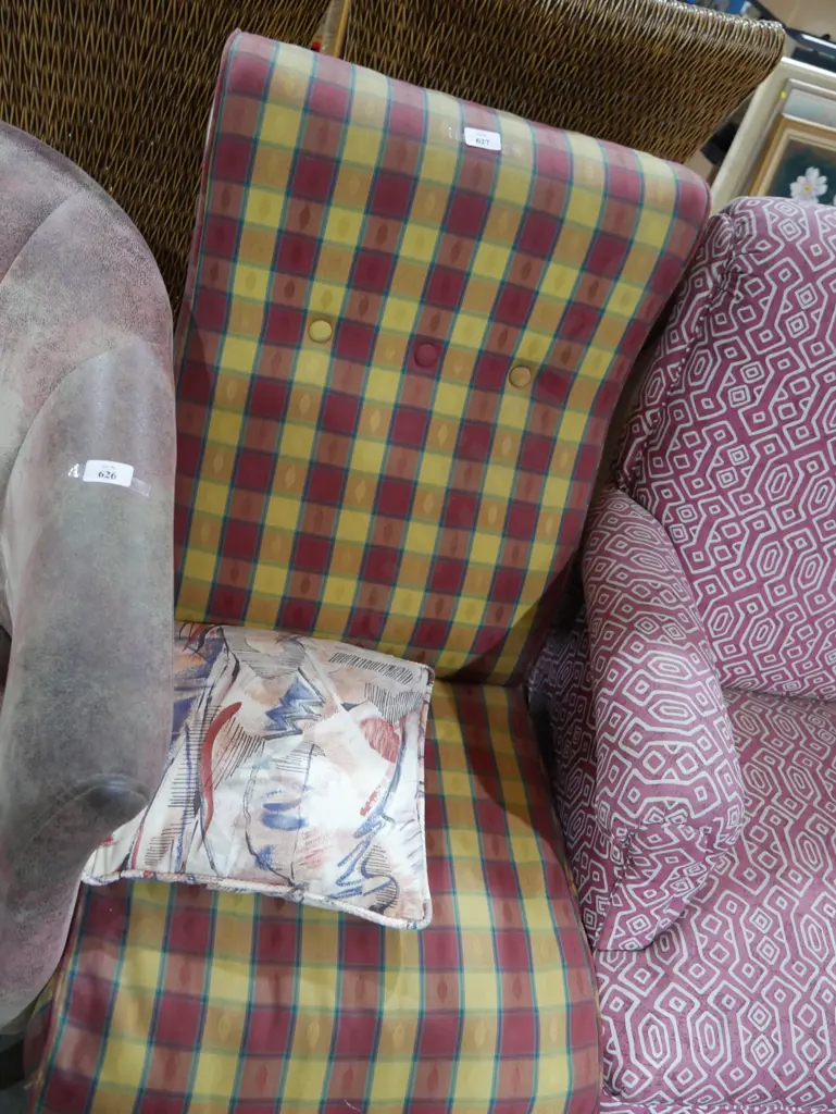 High back bedroom chair Image 1++
