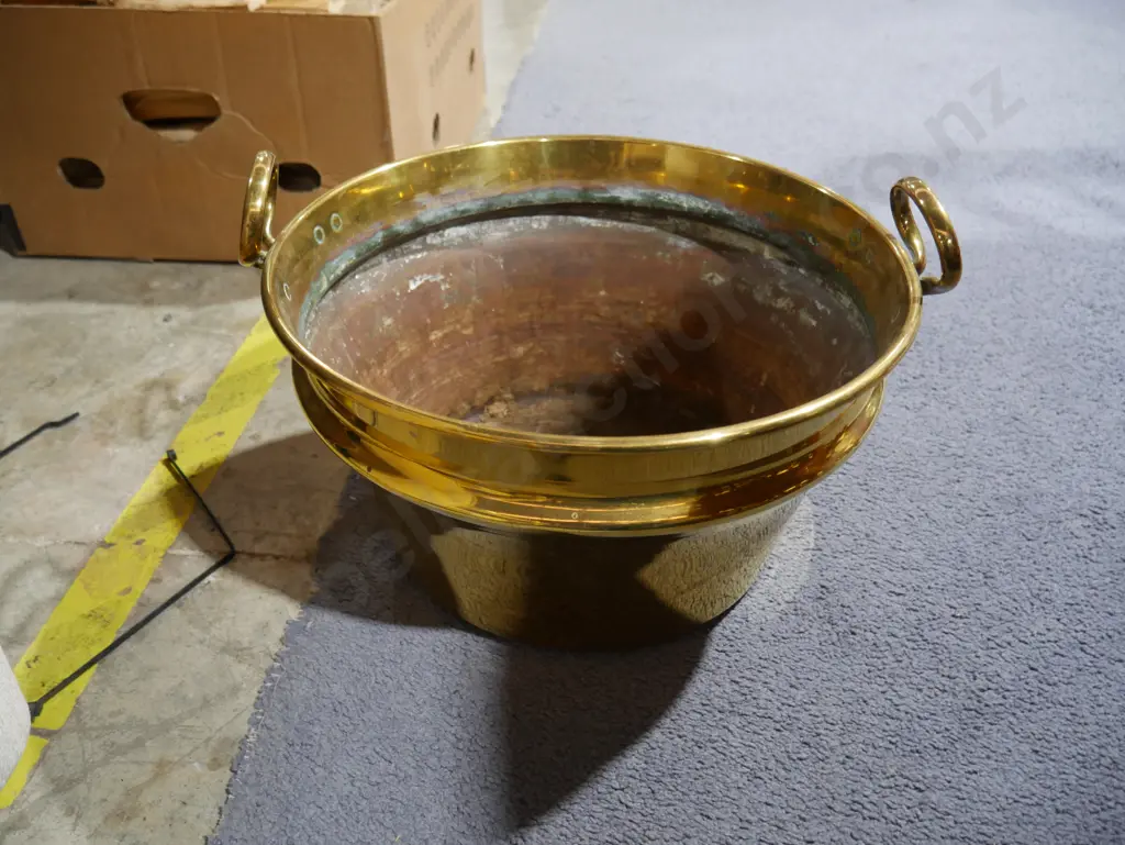 Brass bucket Image 1++