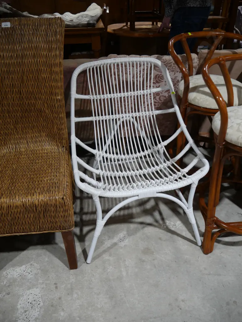 White cane elbow chair Image 1++