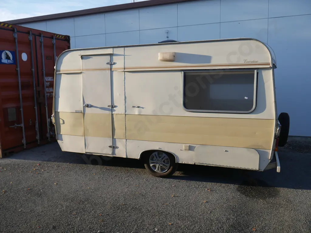 Zephyr Caravan 1985 with awning -( been parked under cover) Image 1++