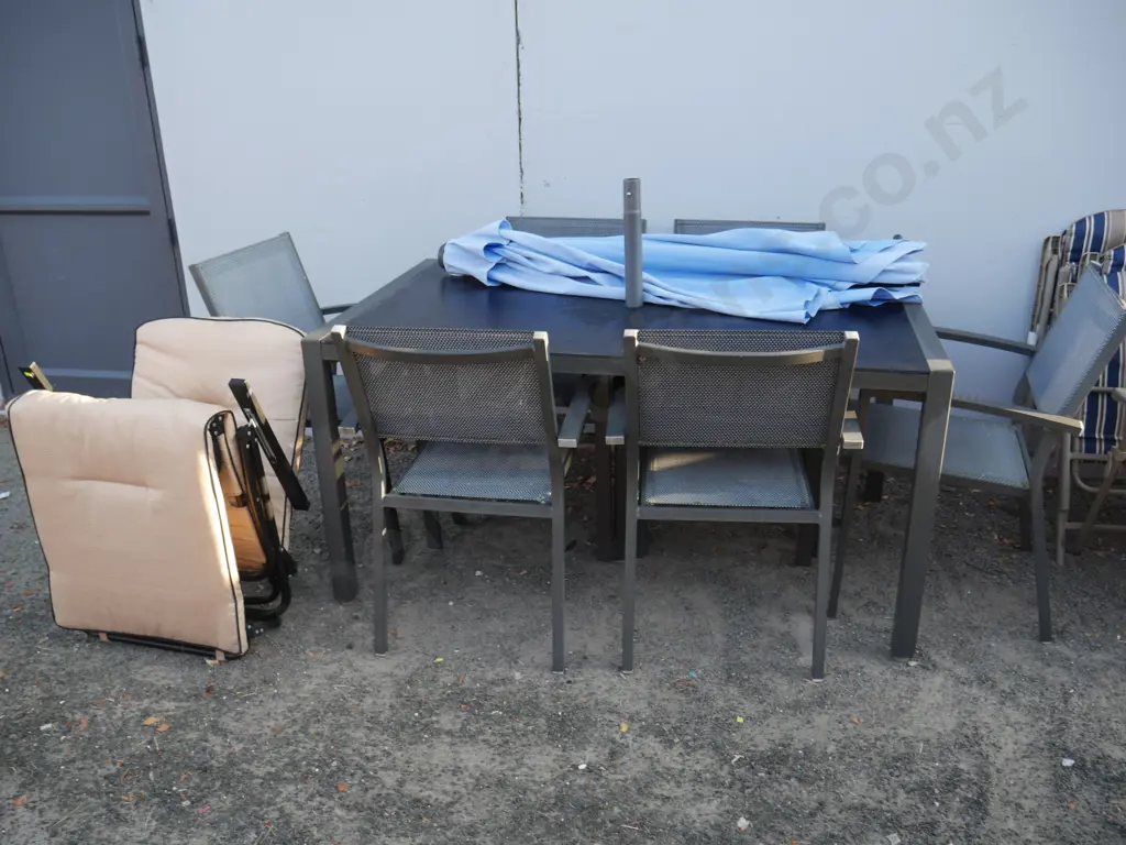 Glass top outdoor table and six chairs Image 1++