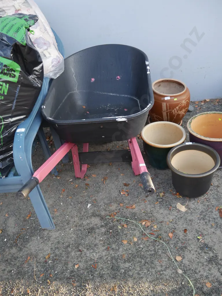 Wheelbarrow Image 1++
