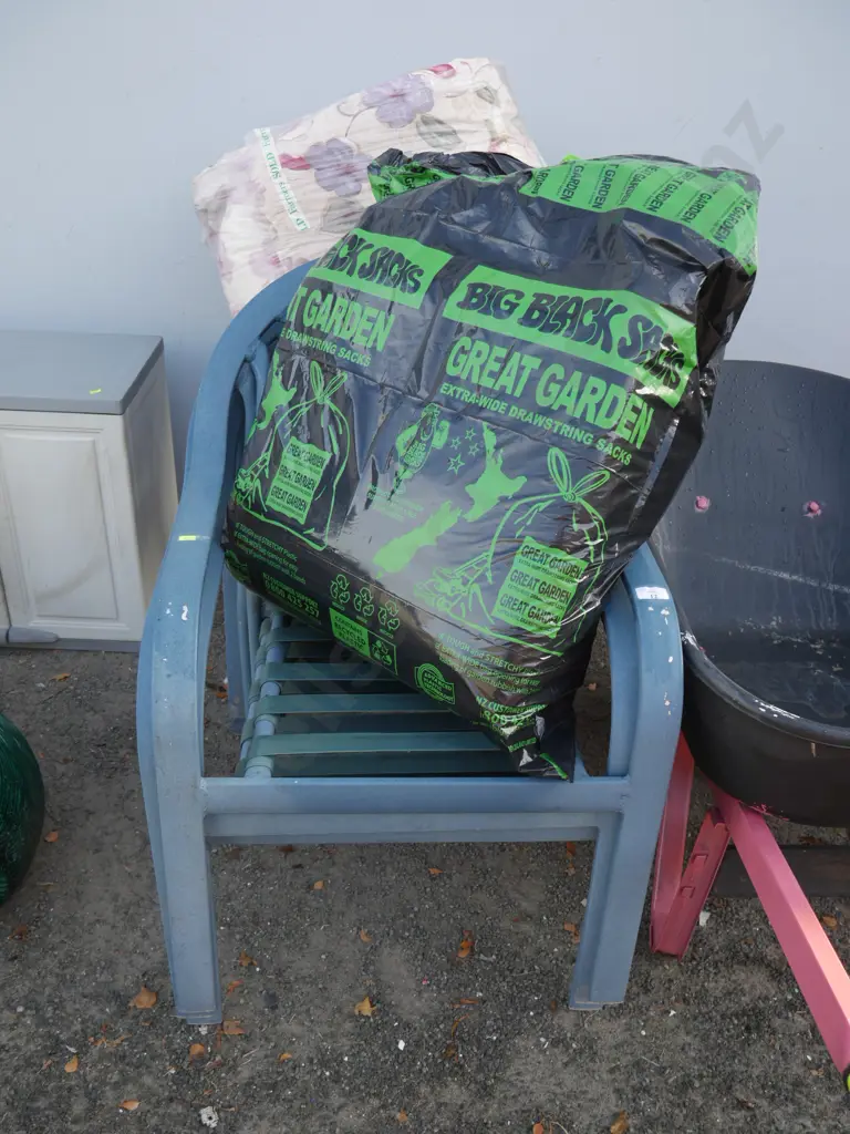 6 outdoor chairs Image 1++
