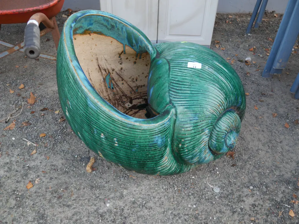 Large shell plant pot Image 1++