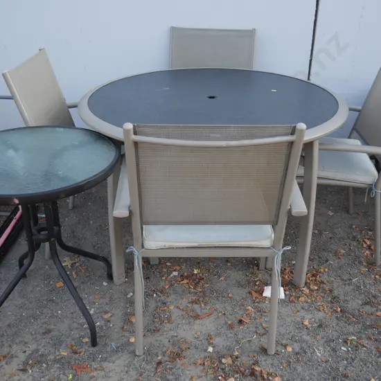 Round glass top outdoor table + 1outdoor table