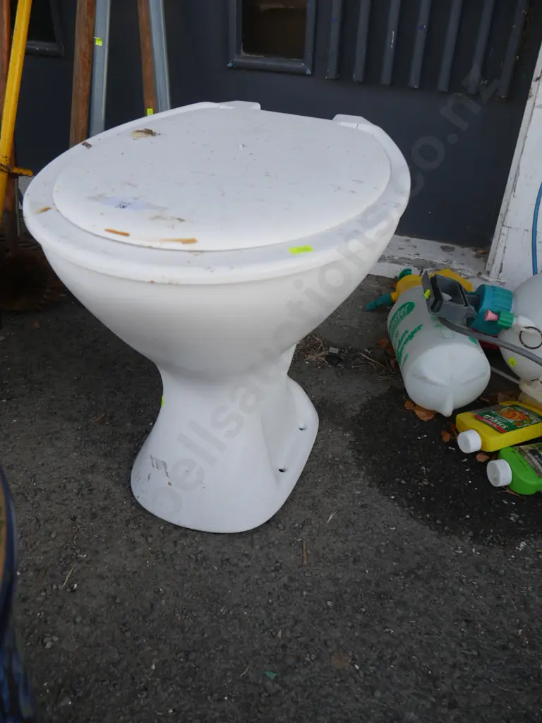 Toilet bowl Image 1++