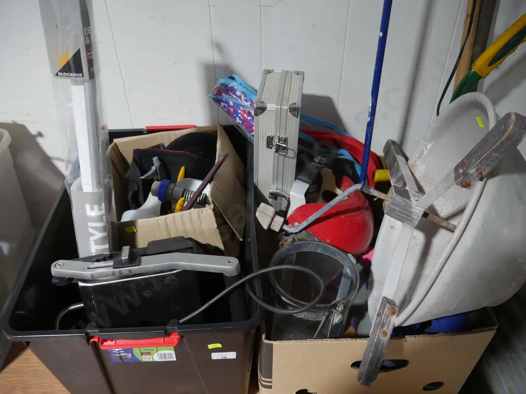 2 boxes of assorted sundries Image 1++