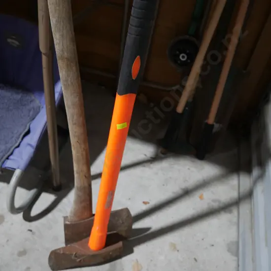 2 axes