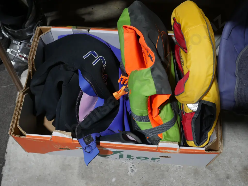 Child's wetsuit and life jackets Image 1++