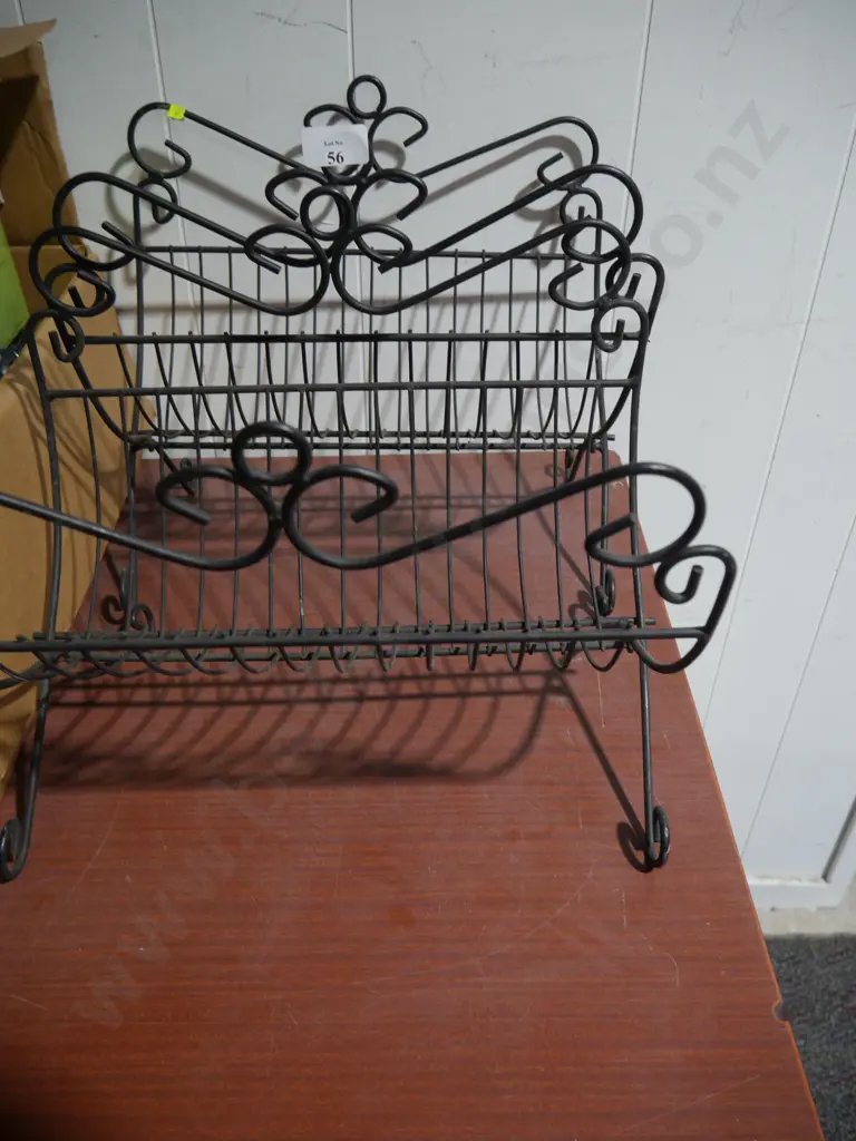 2 metal magazine racks Image 1++