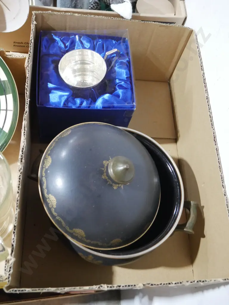 Covered pot etc Image 1++