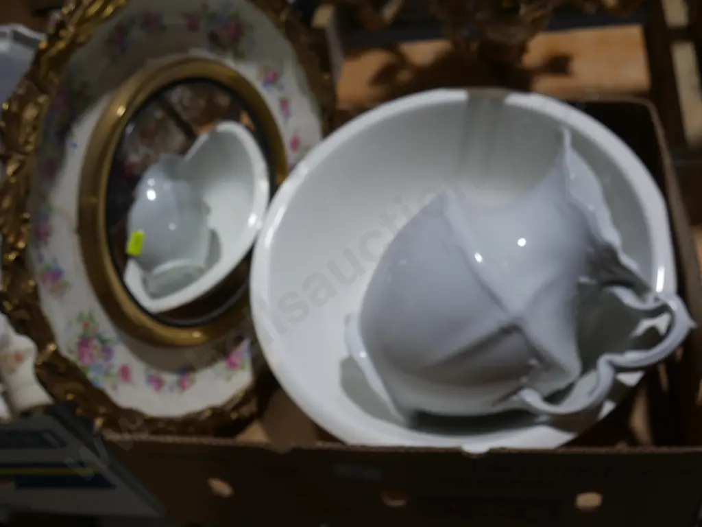 Wash bowl and jug, mirror Image 1++