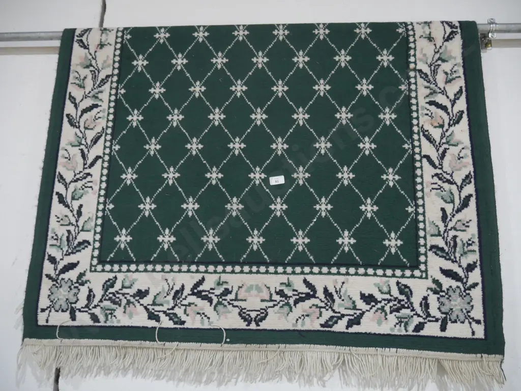 Green floor rug Image 1++