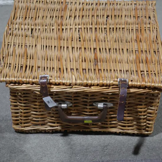 Cane picnic basket